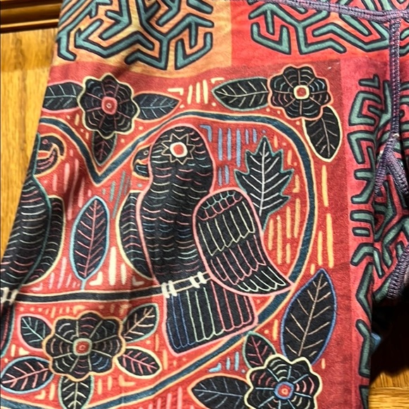 Niyama Sol Colorful Geometric Patterned capris - Picture 5 of 5